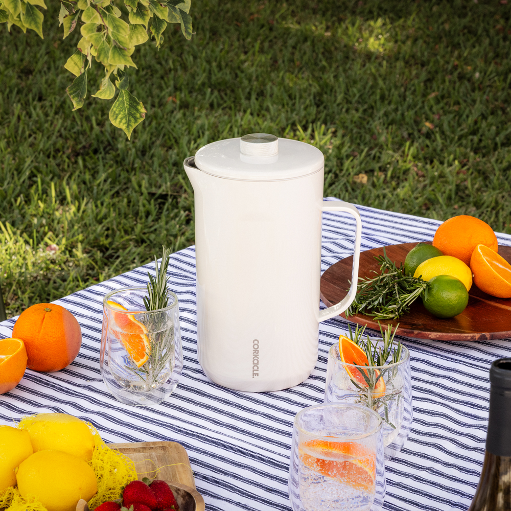 pitcher-b6 OatmilkPitcher_Lifestyle.png
